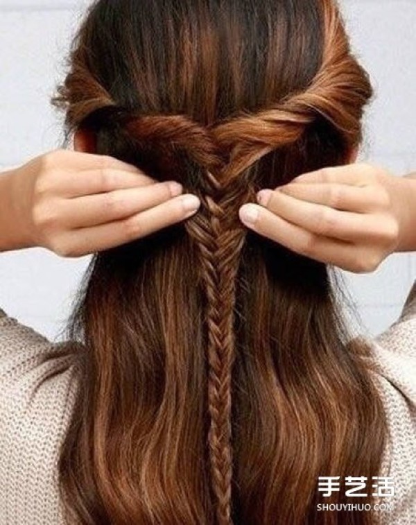 How to braid your own fishbone braid, step by step tutorial of braiding fishbone braid