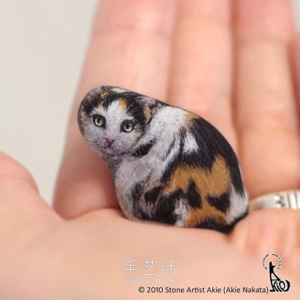 DIY ordinary stones into cute palm-sized animals