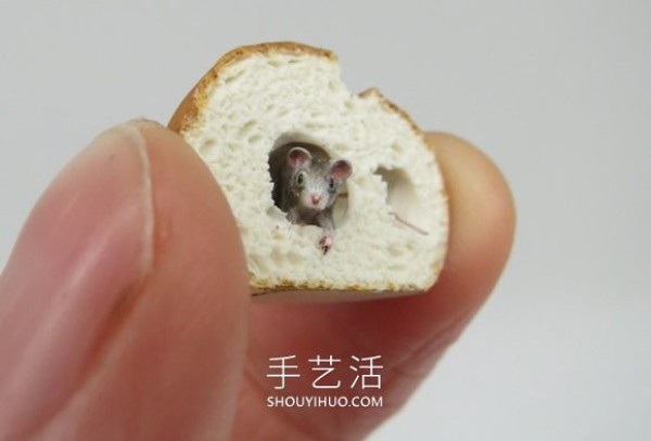 Super realistic miniature animal statues that fit on your fingertips! 