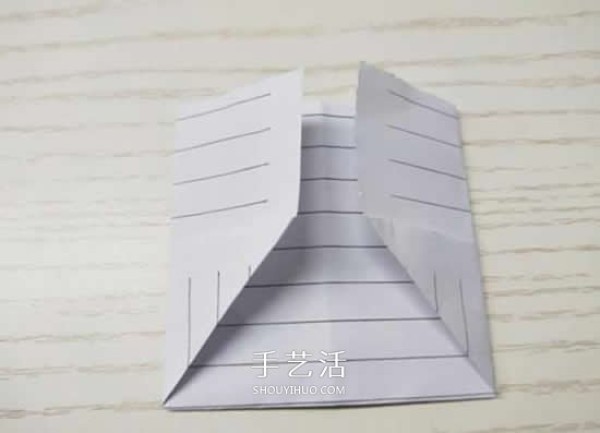 Kindergarten origami tutorial: Illustration of the simplest paper wallet folding method