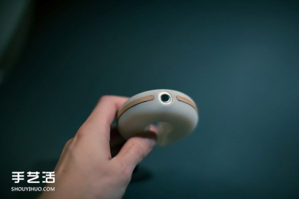 Soft light night light design that can adjust the light intensity using a mobile phone