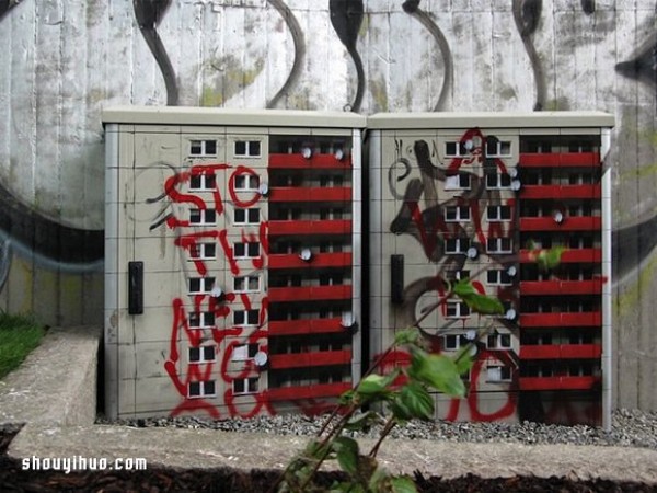 The cement piers and electrical boxes are transformed into houses with mini buildings and graffiti to beautify the environment