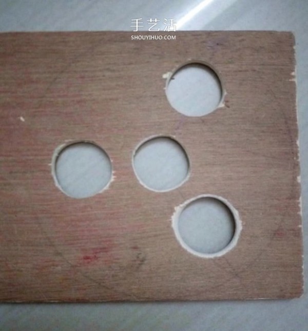 Illustration of how to make two kinds of wooden fidget spinners