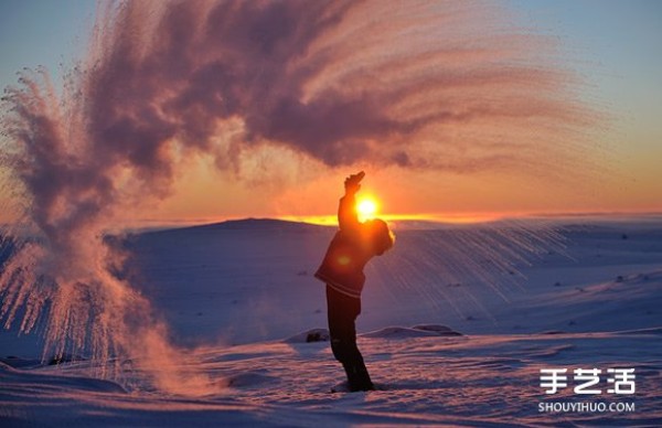 Have you ever thought about: What would it be like to pour hot tea at minus 40 degrees? 