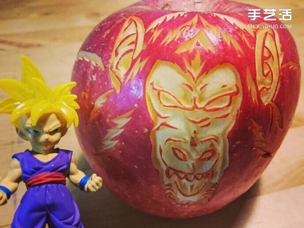 Food sculptor Gaku carves ordinary fruits and vegetables into works of art