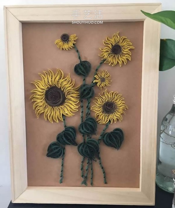 Tutorial on how to make hand-made decorative paintings of quilled paper sunflowers