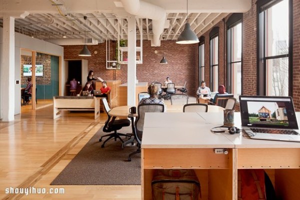 Daily rental website Airbnb office open layout design