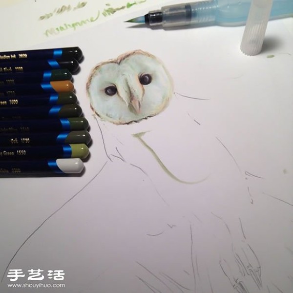 Using an ordinary paintbrush to hand-draw lifelike animal paintings