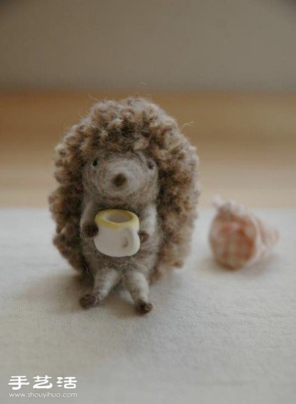 Wool felt hedgehog handicrafts