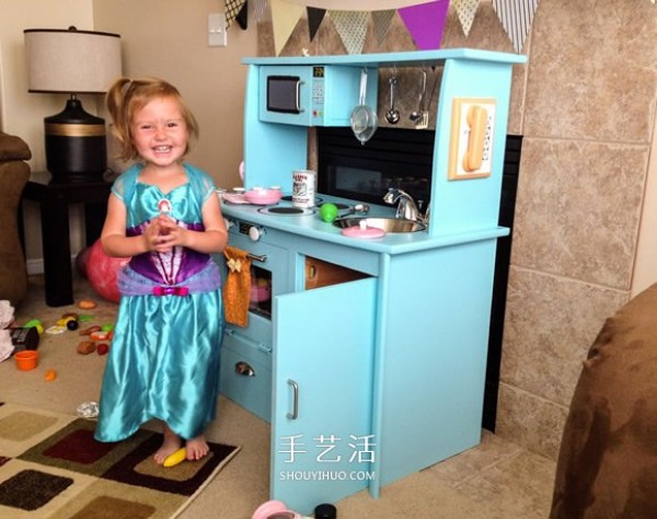 How to transform an old computer desk into a childrens toy kitchen