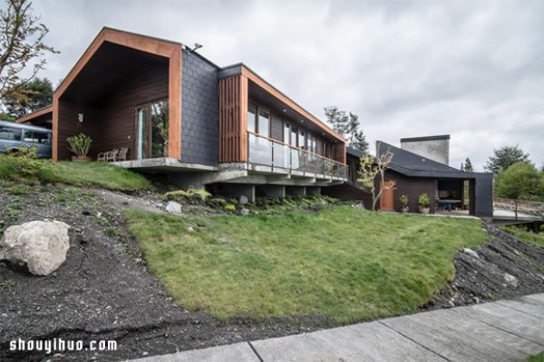 Decoration design of wooden house-style villa with invincible lake view in southern Chile