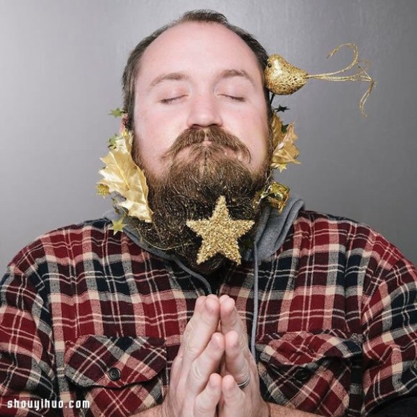 12 Weird Christmas Beards for Bearded Men to DIY! 