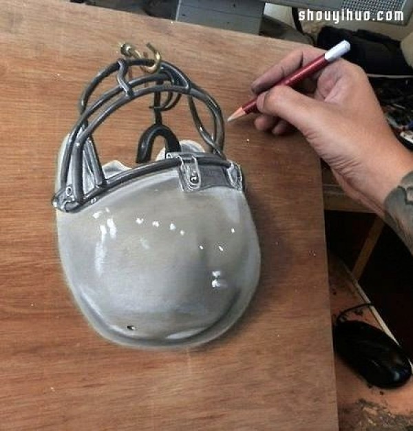 Ultra-realistic 3D wood board paintings hand-drawn with ordinary pencils that are hard to distinguish from fake!!