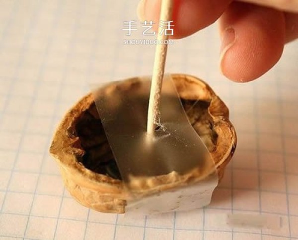 Tutorial on how to make a small sailboat from a large walnut shell