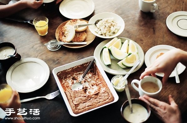 Female Photographers Sweet Family Breakfast