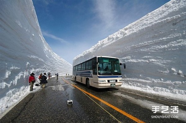 The 20-meter-high snow wall in Japan will shock your senses