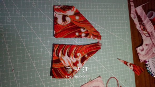 Chou Chou will show you how to make beautiful doll clothes by hand