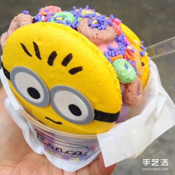 The cartoon-style macaron ice cream Bonca that combines fantasy and evil