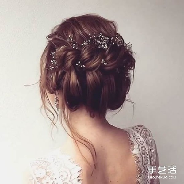 Three simple hair accessories to create a charming hairstyle for girls.