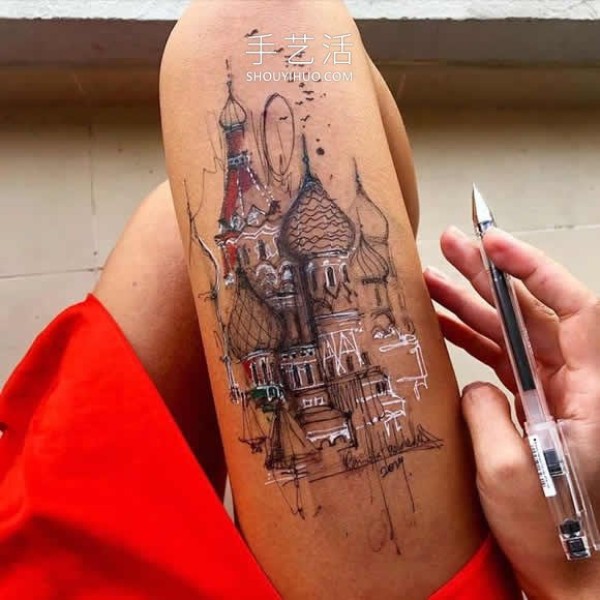 The artist uses his own thighs as a canvas to draw exquisite ink paintings! 