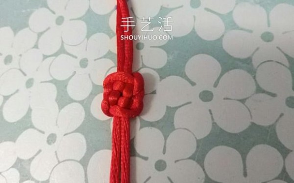 Illustrated tutorial on how to knit a Caijing knot bracelet including finishing touches