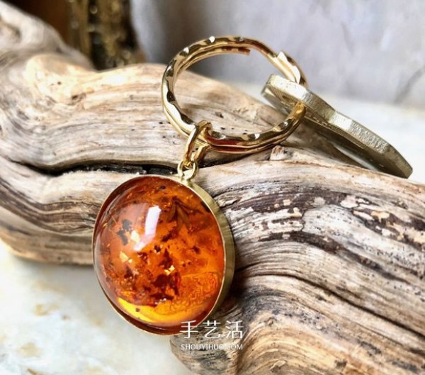 How to make a homemade imitation amber resin keychain