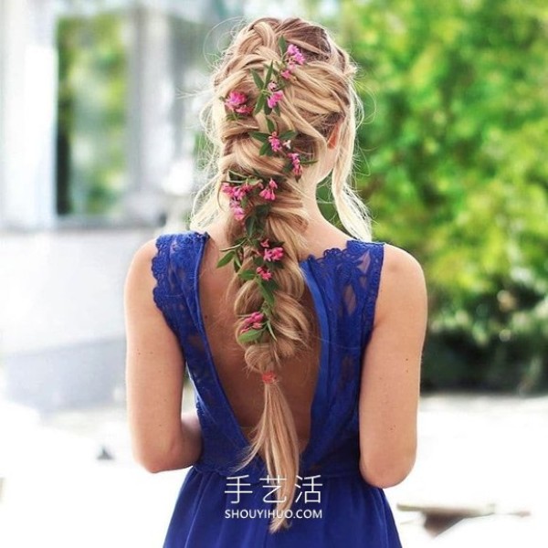 Swedish hairstylist DIYs beautiful braided hairstyles suitable for summer