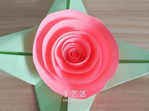 Illustration of how to make simple and beautiful paper roses