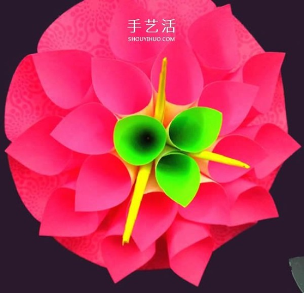 Illustration of how to make hand-made three-dimensional paper flowers with sticky notes