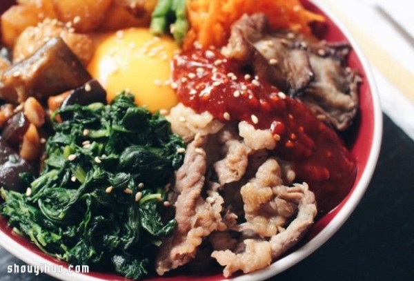 How to make Korean Bibimbap, focusing on spicy sauce and poached eggs! 