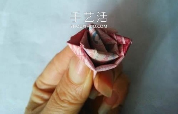 Illustration of the steps to convert one hundred yuan face value into roses