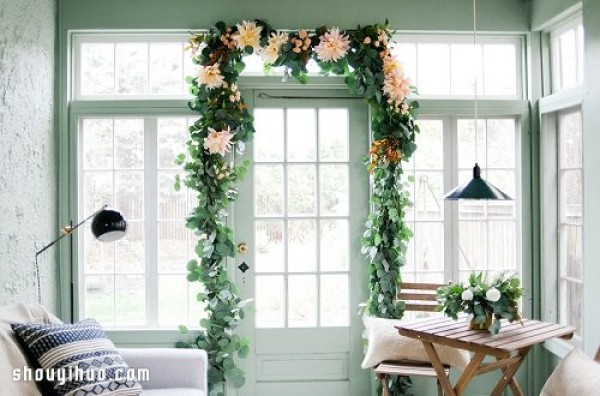 Use flowers and plants to decorate and decorate your home space for Christmas and Spring Festival