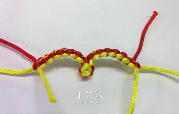 How to knit heart-shaped concentric knots and illustrate the knitting method of Valentines Day hearts