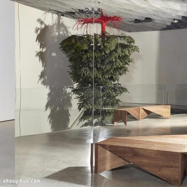 Christmas tree transformation: a creative Christmas tree created by a fashion designer