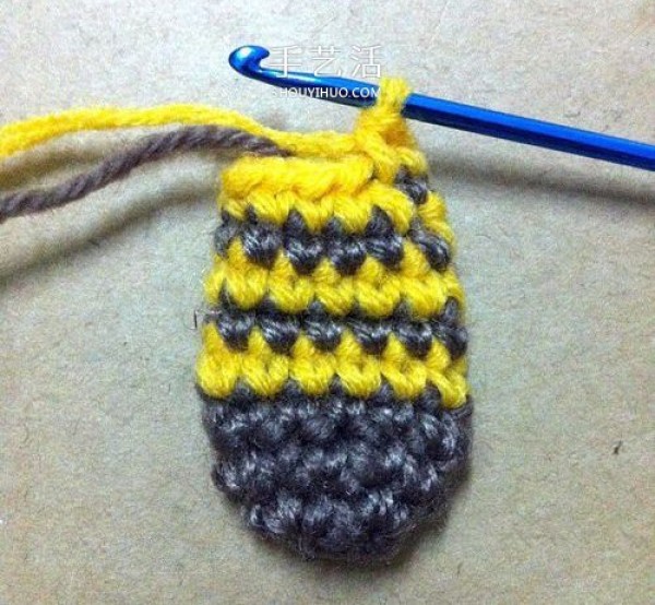 Working hard and busy collecting honey every day! Yarn Bees crochet method