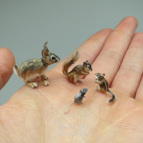 Super realistic miniature animal statues that fit on your fingertips! 