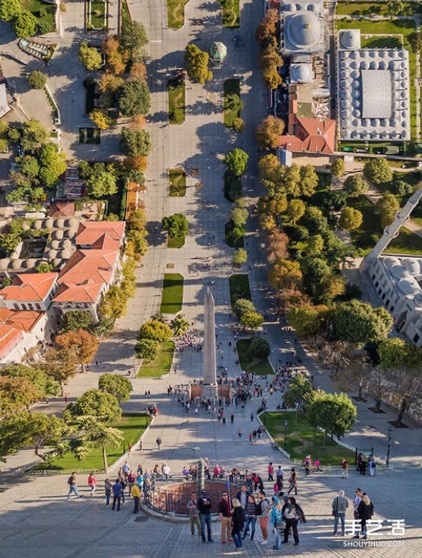 Photography of Surreal Istanbul that flips the city