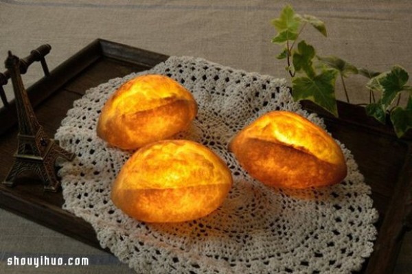 Yukiko Moritas lamp made from real bread