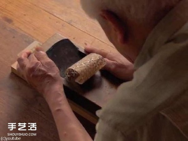 Legendary craft "Yoseki joinery": wood blocks are joined with patterns and then shaved into thin paper Paper