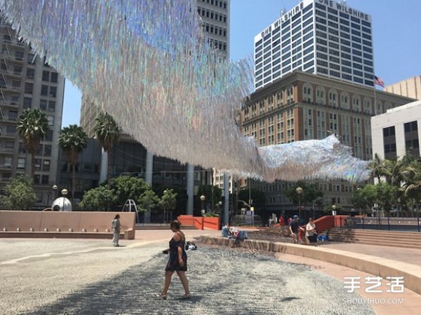 It is suspected that the Milky Way is falling in the sky? Liquid Shard installation art work