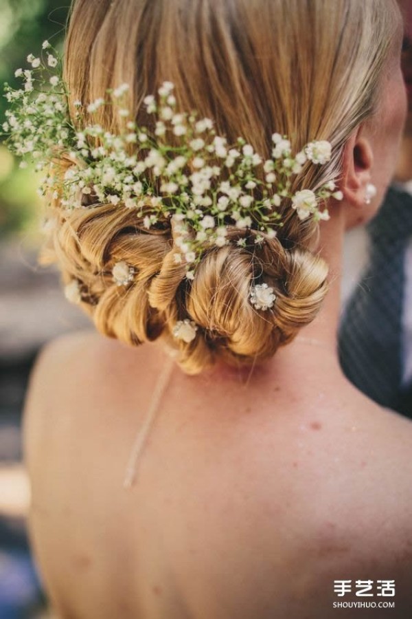 Simple and romantic wedding hairstyle for brides-to-bes reference! 