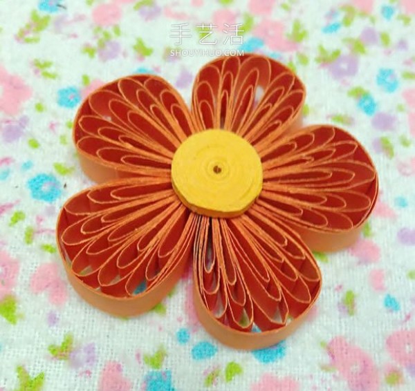 You can also do it with a comb! Simple and cute handmade paper five-petal flower