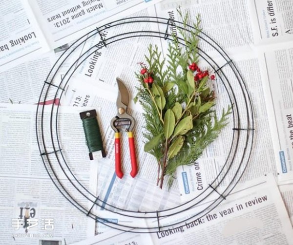 Christmas wreath making method illustrated DIY cedar Christmas wreath tutorial