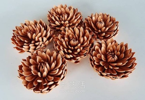 Exquisite handmade porcelain flowers! Looks like real beautiful flowers