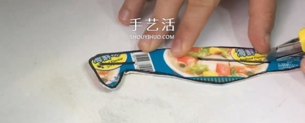 How to use instant noodle box waste to make a glider by hand