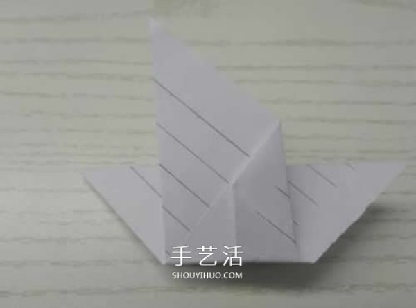 Kindergarten handmade origami tutorial, the simplest illustration of folding a dove of peace