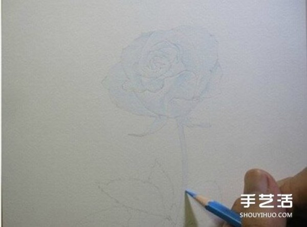 How to draw a rose with colored lead, step-by-step tutorial on how to draw a rose with colored pencils