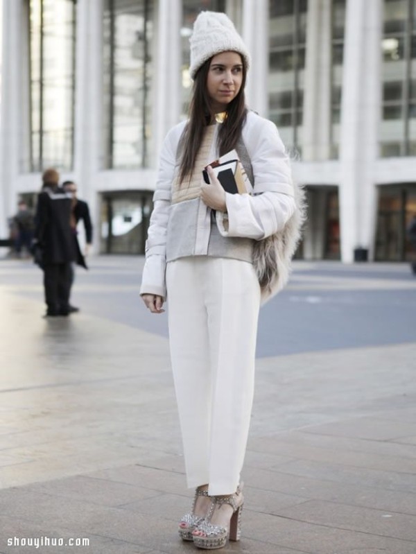 Breaking away the haze of winter: Girls wearing all white in autumn and winter