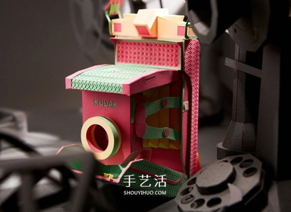 Return to the film era! Seoul artist creates 1:1 retro paper camera