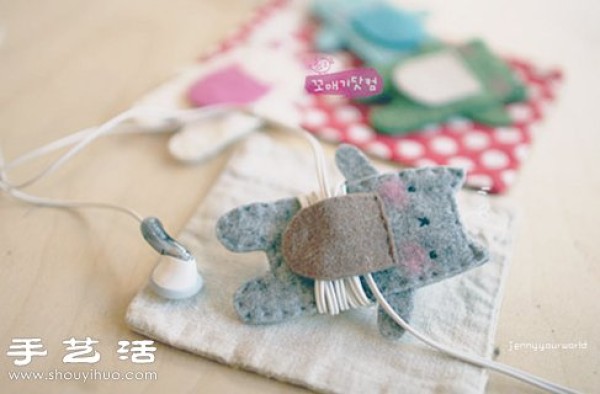 Cute cat wire take-up made by DIY felt cloth